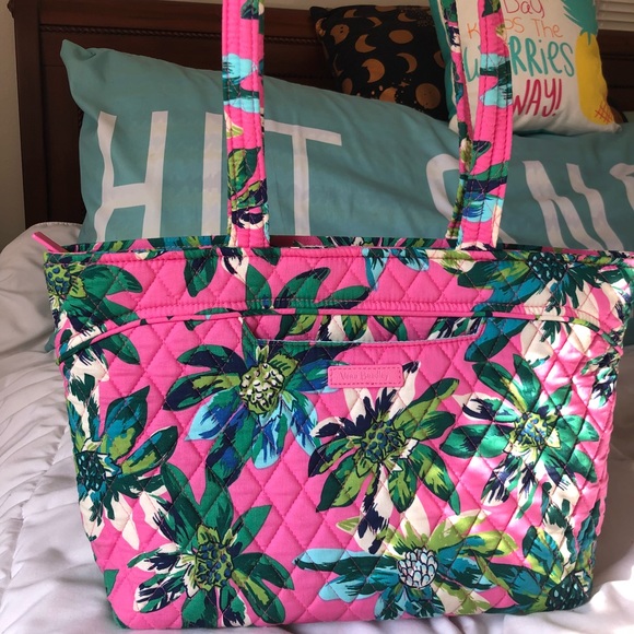 Vera Bradley Handbags - Tropical Paradise Mandy Purse!